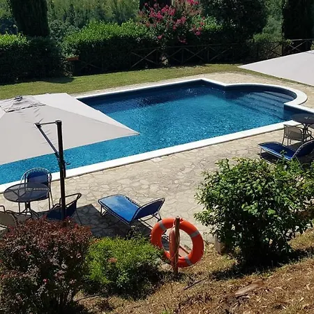 In Campagna Con Piscina A *